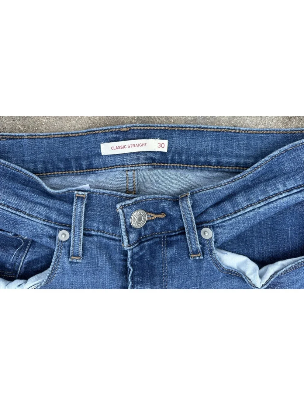 Levi Womens Classic Straight Denim Blue Jeans pants Size 30 or 10M Light Fade
